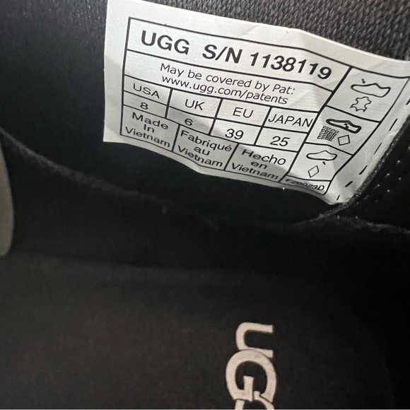 UGG Loxley Boot in Stout - Picture 5 of 7